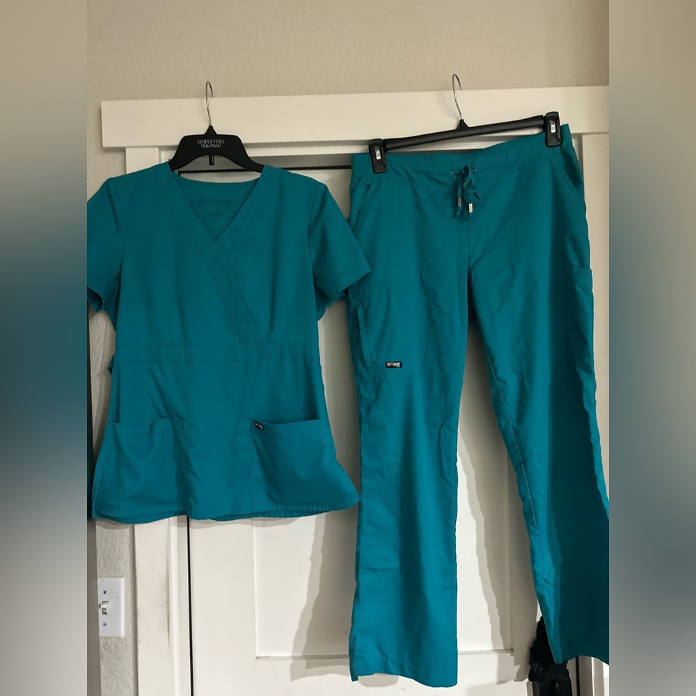 Grey’s Anatomy teal scrub set. Size medium petite.